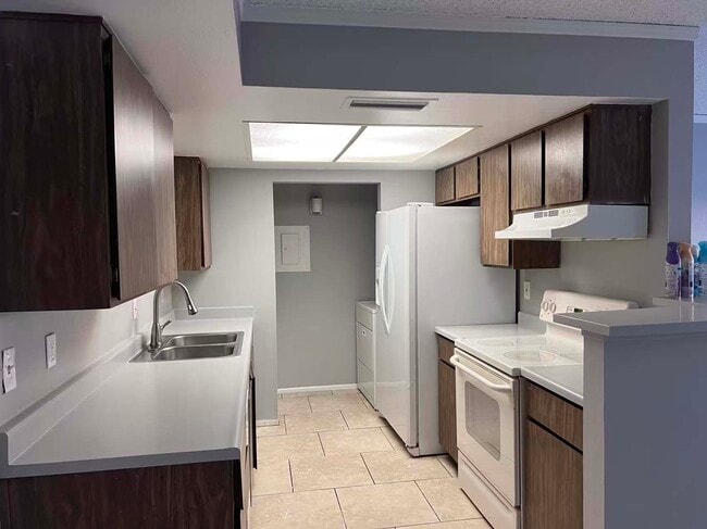 Building Photo - 4608 W Maryland Ave