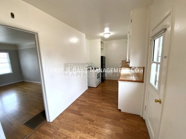 Building Photo - 337 Lime Ave