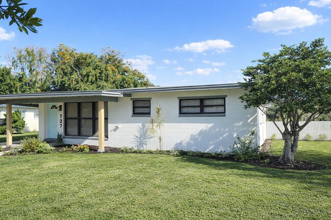 Building Photo - 727 Engel Dr