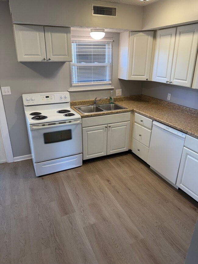 Building Photo - 1705 Wickland Ct