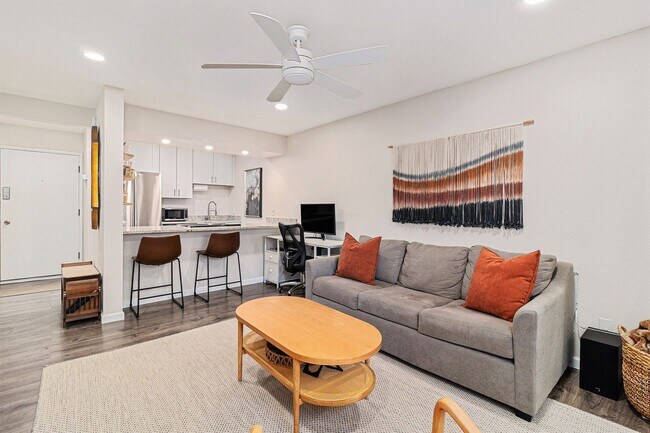 Building Photo - 1 Bed / 1 Bath Condo for Rent in Central Boulder $1,545/mo