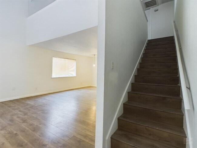 Foto del edificio - 2124 Burton Dr