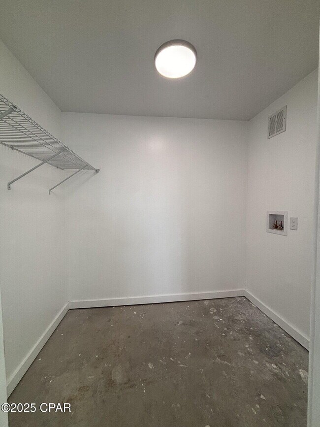 Foto del edificio - 715 W 17th St