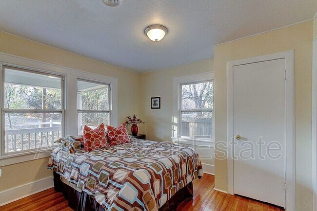 Foto del edificio - 6090 Pierce St