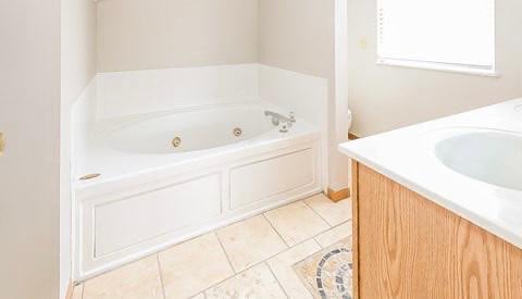 Foto principal - 3044 Kings Realm Ave