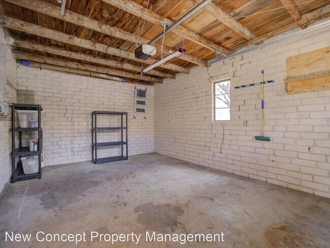 Building Photo - 3 br, 1 bath House - 2626 E Croyden St