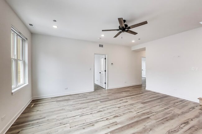 Building Photo - 5126 S Kenwood Ave