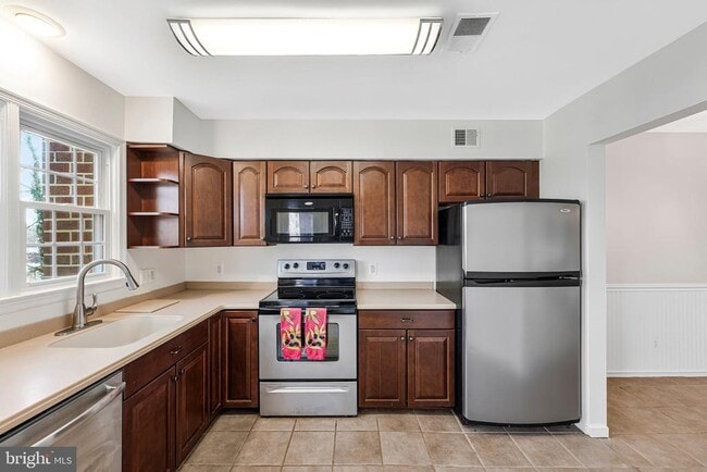 Building Photo - 11144 Beaver Trail Ct