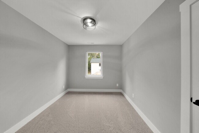 Building Photo - 153 Brown St