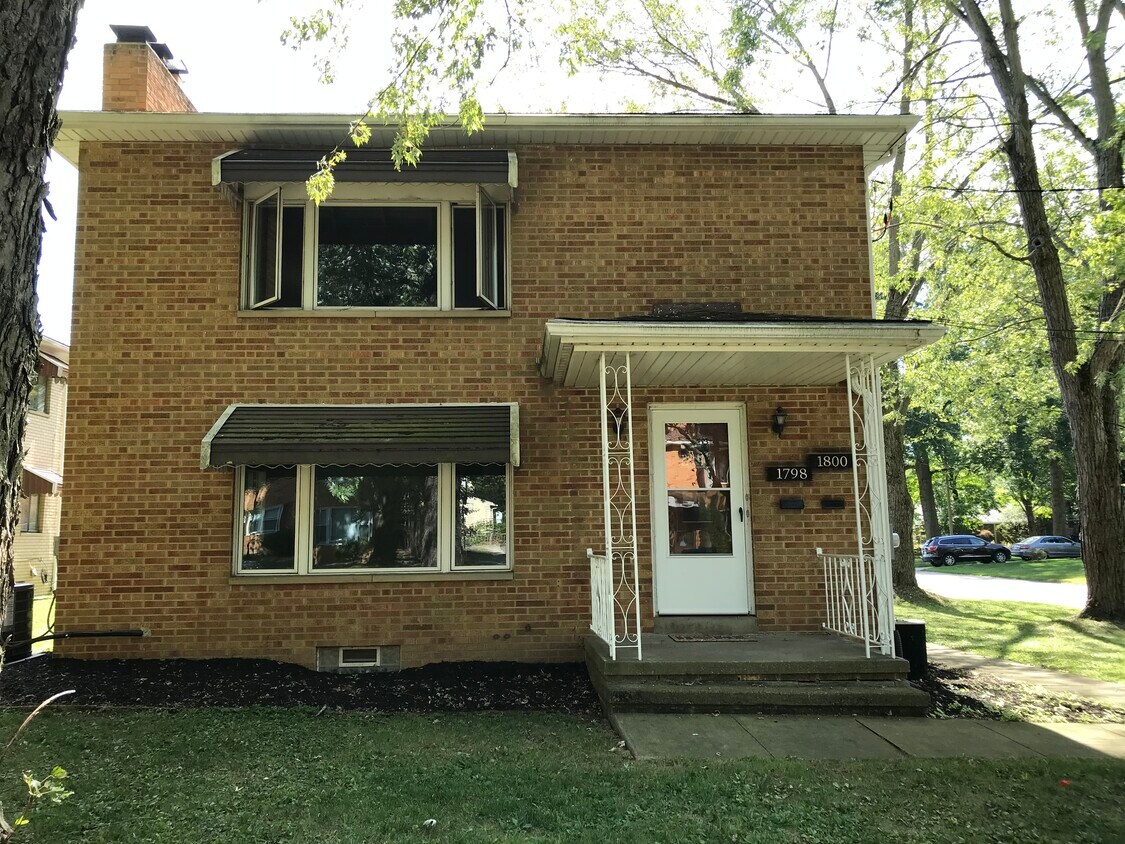 1798 Tanglewood Dr Unit Downstairs apt in duplex, Akron, OH 44313