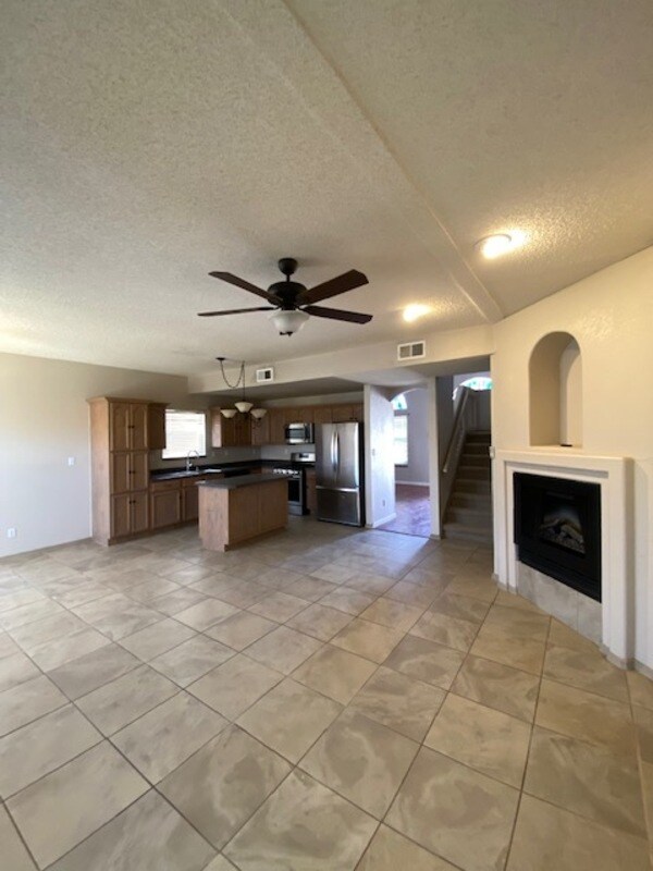 Foto del edificio - 6021 Barrett Allen Ln