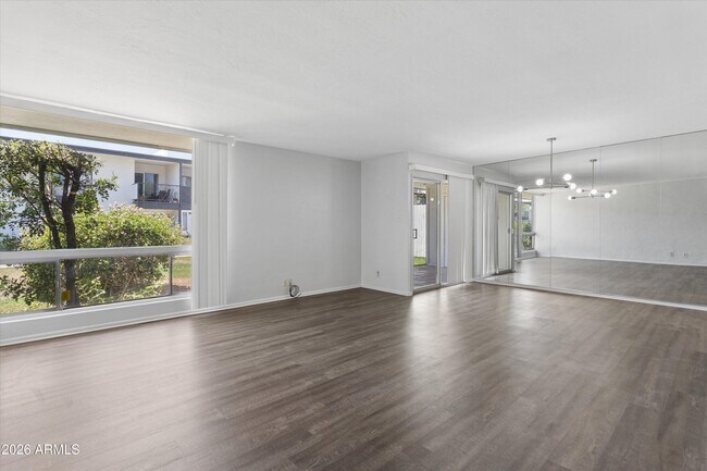 Foto del edificio - 3308 E Camelback Rd
