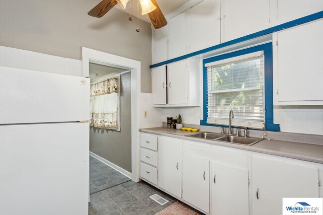 Building Photo - Cute 3 bedroom 1 bath home ***$200 off of ...