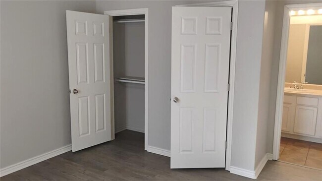 Foto del edificio - 281 Graystone Cir