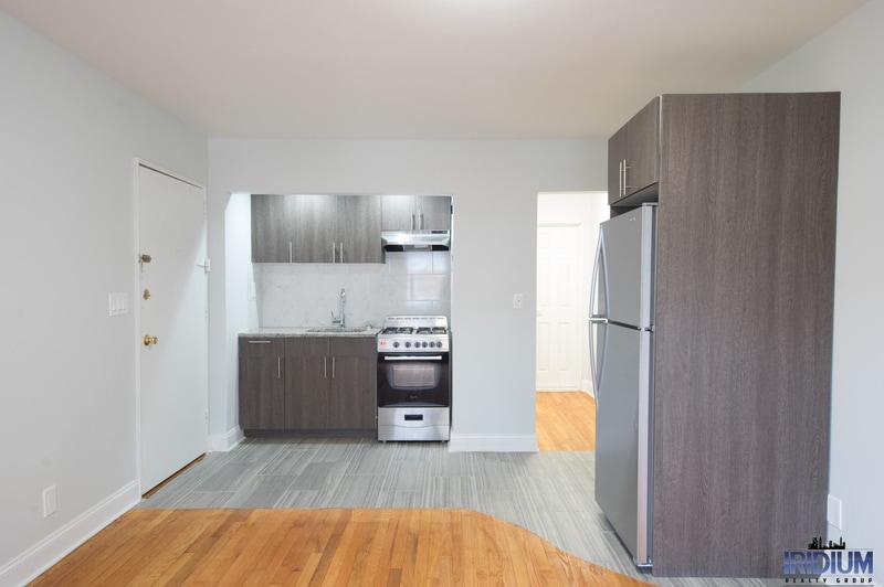 Foto principal - 296-310 S Harrison St - 308-1