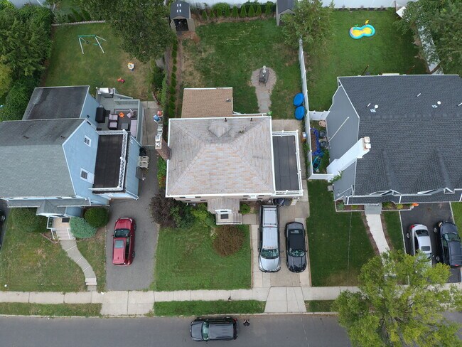 Building Photo - 98 Becker Ave