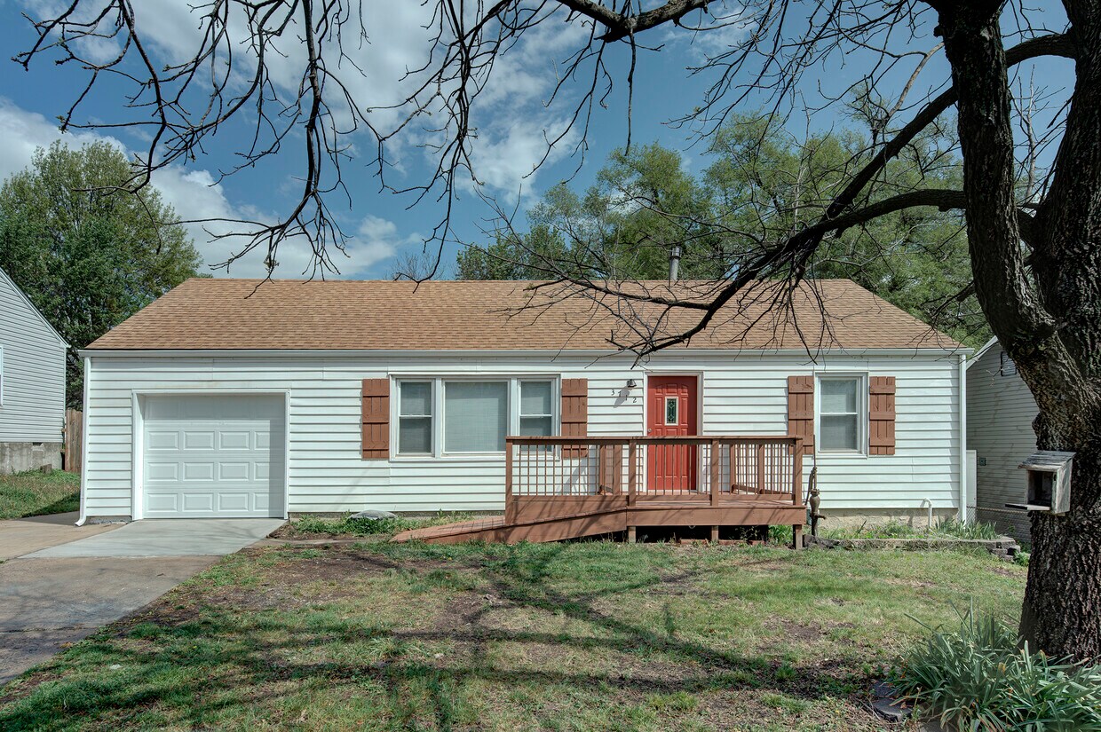 Foto principal - 3712 NE Vivion Rd