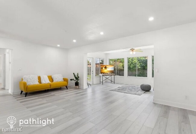 Foto del edificio - 3 br, 2 bath House - 1485 Cambridge Drive ...