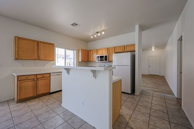 Building Photo - Stylish 4BD , 2 BA Home with Remodeled Bac...