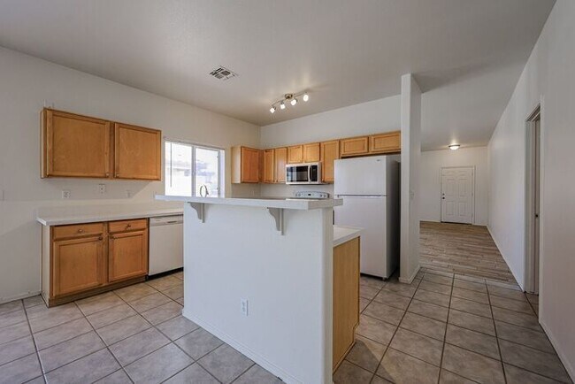 Foto del edificio - Stylish 4BD , 2 BA Home with Remodeled Bac...