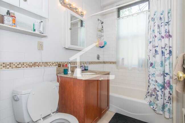Building Photo - Beautifully updated 3 bed unit next to the...
