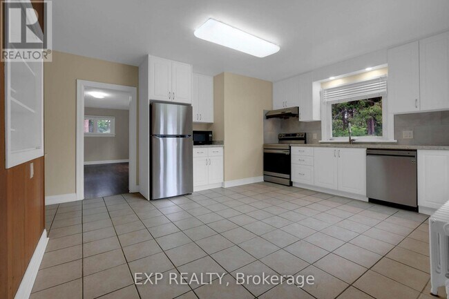 Building Photo - 5373 Aurora Rd