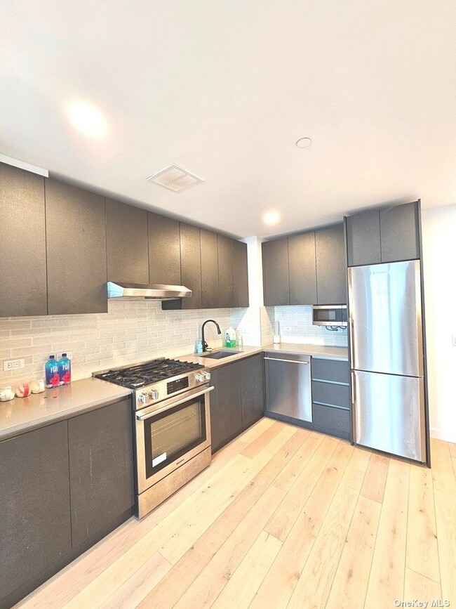 Foto del edificio - 144-74 Northern Blvd
