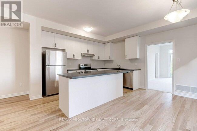 Building Photo - 1394 Almonte Dr