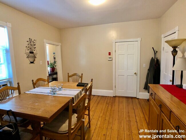 Foto del edificio - 235-237 Amory St