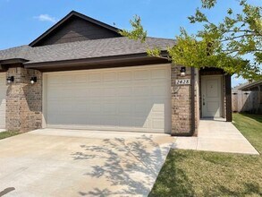 Building Photo - 2428 Northcreek Ln