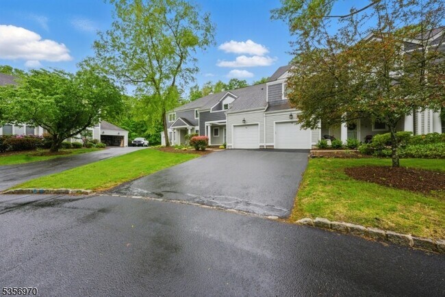 Foto del edificio - 99 Sleepy Hollow Rd
