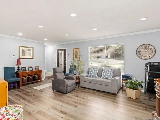 Building Photo - 16514 Springhill Dr