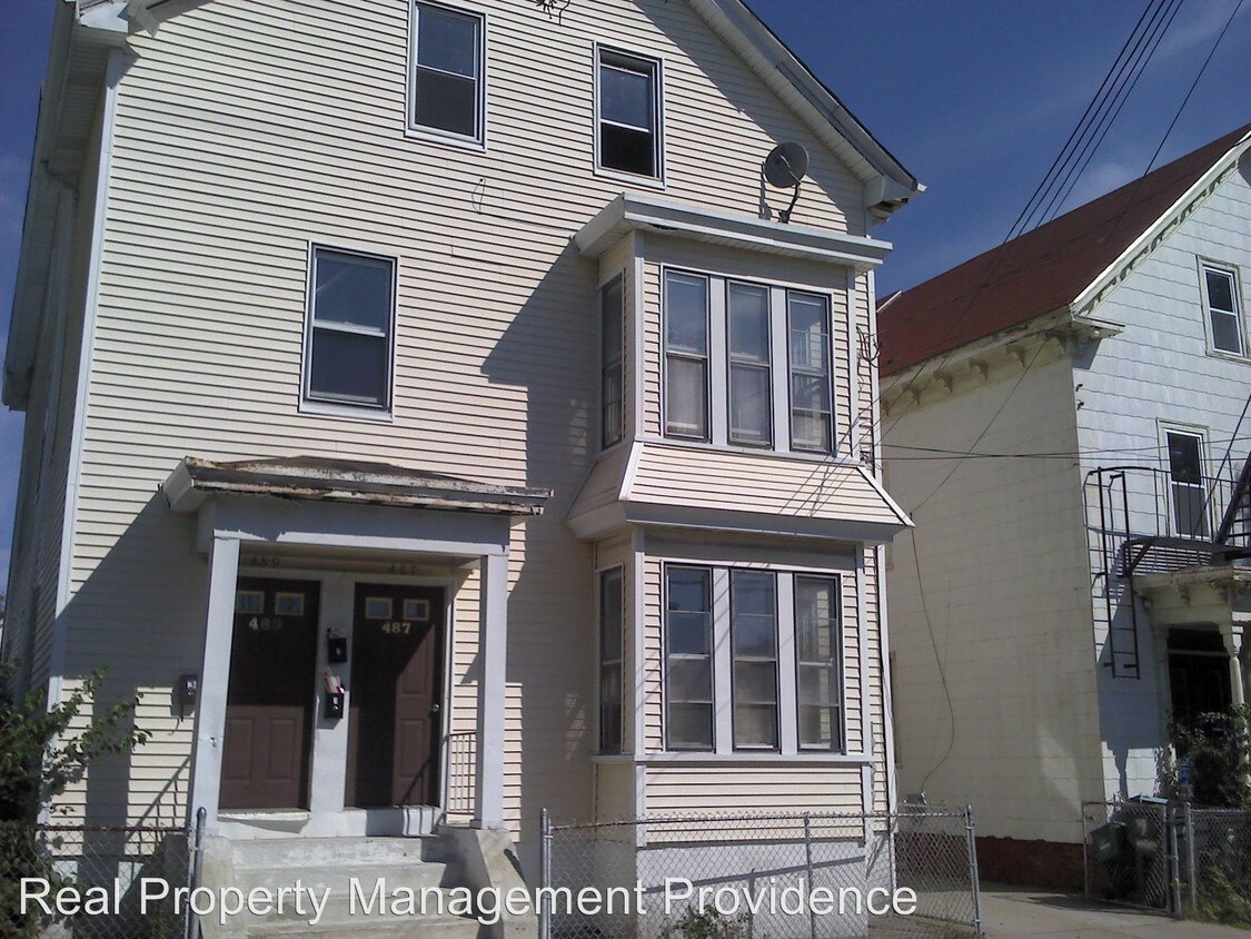 Foto principal - 487 Chalkstone Ave