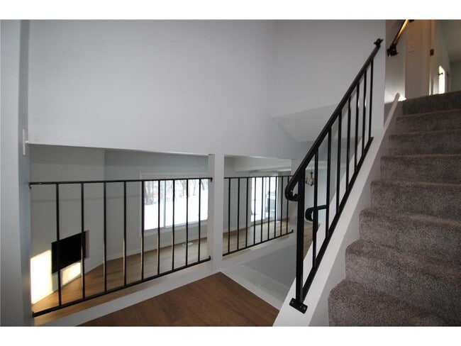 Foto del edificio - 5545 Shorewood Ln