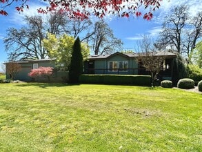Building Photo - 3210 Brooklake Rd NE