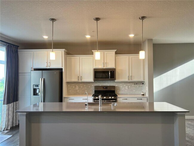 Building Photo - 7262 Alvarado Ln N