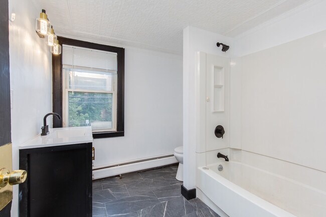 Baño - 7 Court St