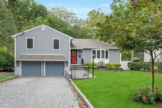 Building Photo - 370 Holland Ln