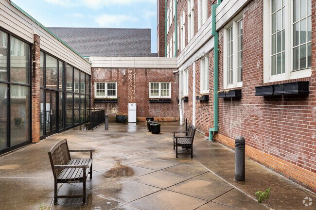 Patio - Franklin School Apartments