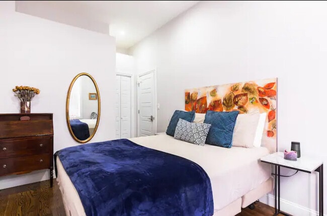 SUITE PRINCIPAL con baño privado - 288 Hendrix St