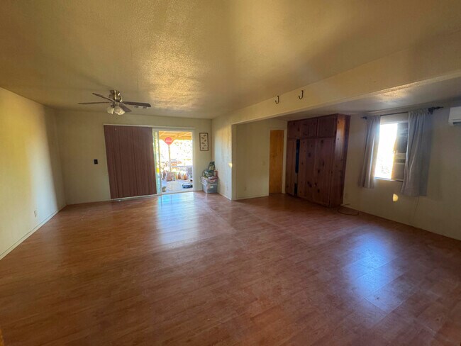 Foto del edificio - 57220 Spencer Rd