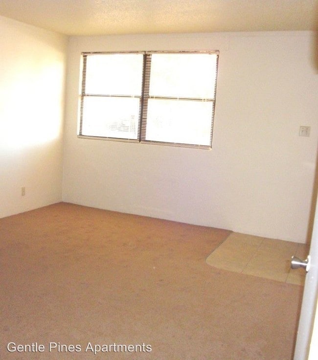 Building Photo - 566 N Brown St