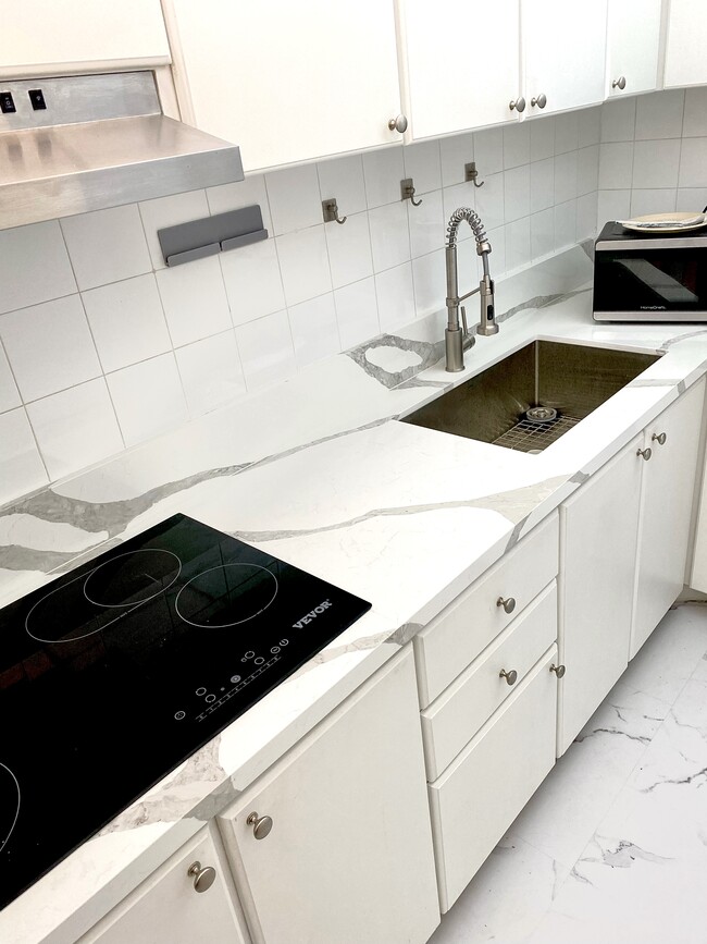 Kitchen upgraded - 1000 West Ave