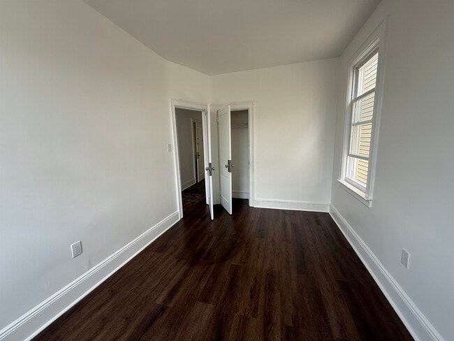 Building Photo - 1403 8th St