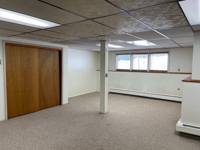 Living room with another closet - 448 Aurora Dr