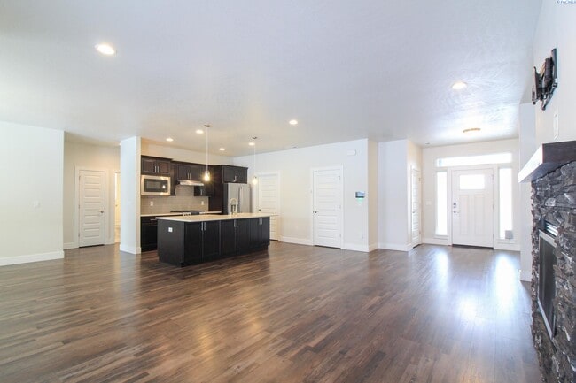Building Photo - 4 Bed/2 Bath Home in Richland