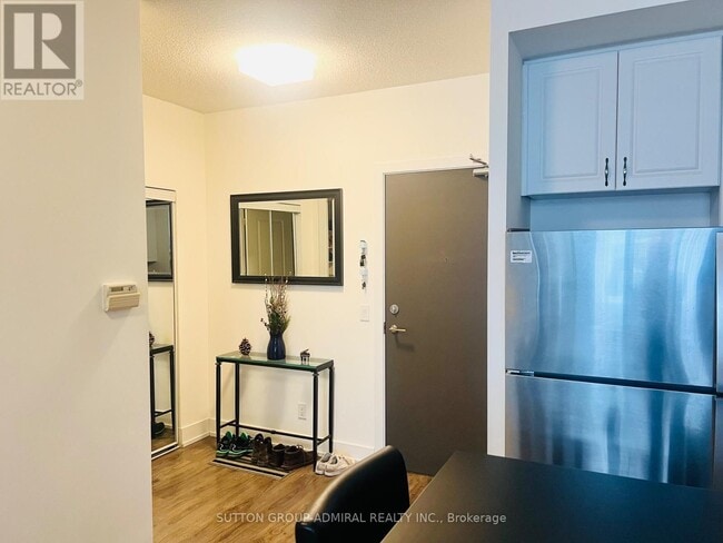 Building Photo - 68 Merton St