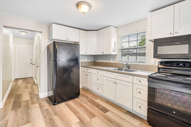 Photo - Charming 3-Bedroom Home with Renovated Int...