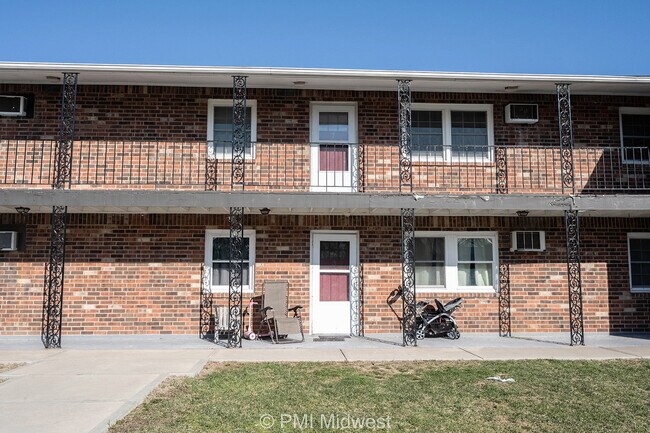 Foto del edificio - 140 Maple Park Dr
