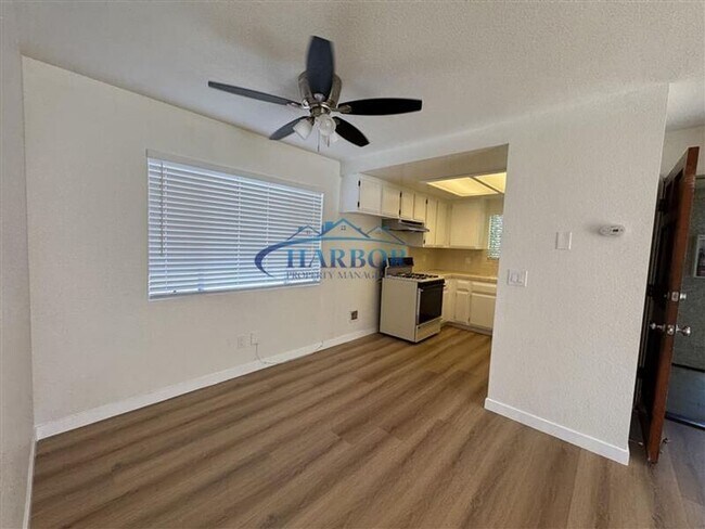 Foto del edificio - 961 W 1st St